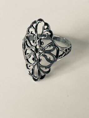 Vintage 925 Sterling Silver decorative filigree ring